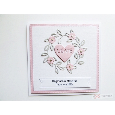 Różowo-szara kartka na ślub w ozdobionej kopercie