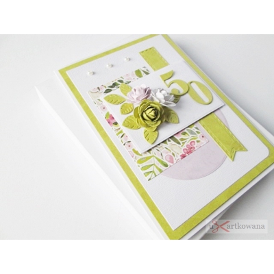 Oliwkowo-różowa kartka urodzinowa w przestrzennej kopercie