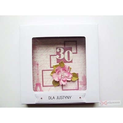 Kremowo-różowa kartka na urodziny w pudełku